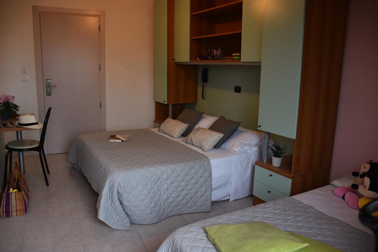 Hotel Gambrinus Rimini Exterior photo